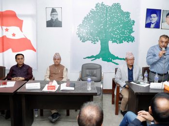 ललितपुर, १ कात्तिकः नेपाली कांग्रेस पार्टी कार्यालयमा शनिबार केन्द्रीय समितिको बैठकमा नेपाली कांग्रेसका पूर्व केन्द्रीय सदस्य एवं पूर्व मन्त्री ऋषिकेश गौतमको निधनप्रति नेपाली कांग्रेस केन्द्रीय कार्यालय सानेपामा शोक प्रस्ताव पेश गर्नुहुँदै महामन्त्री गगन थापा। तस्बिरः गोपाल दाहाल÷रासस